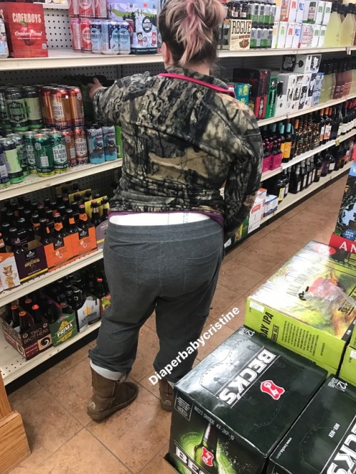 diaperbabycristine:I went to the package store today, and wore my L4 diaper with 3 inserts tonight. 
