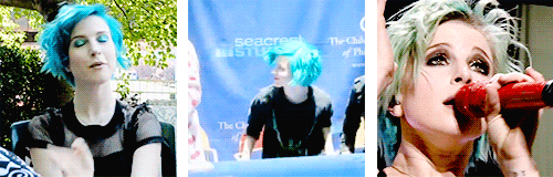rosaliezack:  Hayley Williams + blue hair. 