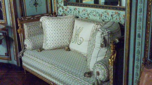 everythingieverloved:A daybed made for Marie Antoinette’s cabinet de toilette at the Chateau d