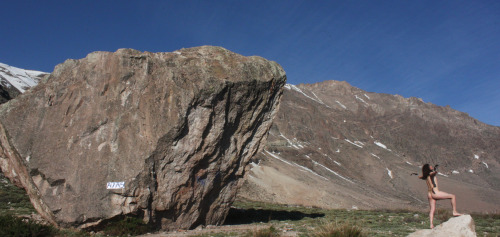 aviagemdoheroi:  Alas. Pedra em Santiago/RM - Chile. 