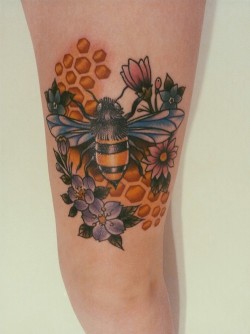 fuckyeahtattoos:  Honey bee done by Misty