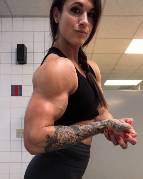 girlswithbiceps:  Girl Biceps Rock!