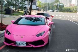 dreamer-garage:  Pink Lamborghini Huracan