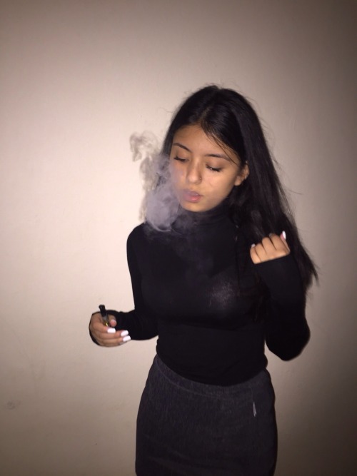 guapshorty:  vuhsace-mami:  حبيبتى  guapshorty  🔥🔥
