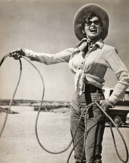 almeriamovies:Gila Golan doing lasso training in Tabernas desert for “The Valley of Gwangi” by Jim O