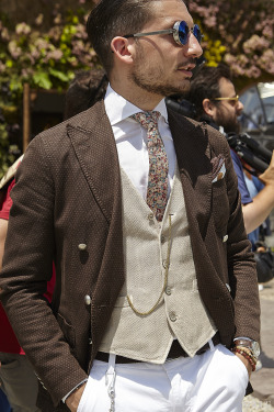 takablotaro:  Streetstyle: 70 самых ярких мужчин Pitti Uomo - - Streetstyle | Vogue Ukraine