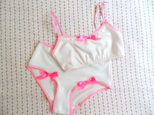cutepinkandsweet:  My version of a daddy’s girl undies set! get this cute set at http://etsy.com/shop/cutepinkandsweet see you all there!