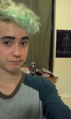 ghostbuttvin:  i dont care how many selfies i have taken today my hair looks like a cloud