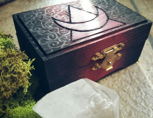 Tiny, red and black witch box with hand burned original design. Violet wine interior. Matte finish. 