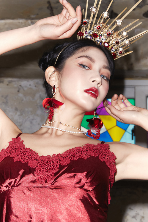 korean-dreams-girls:    Lee Chae Eun - December