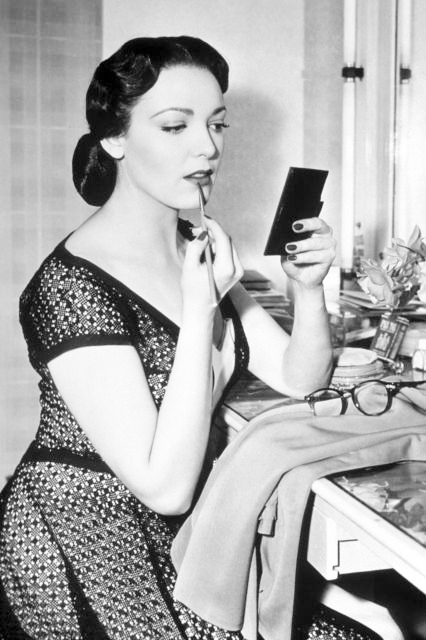 the-marriage-of-heaven-and-hell:    Old Hollywood Stars doing their make up [part.2],