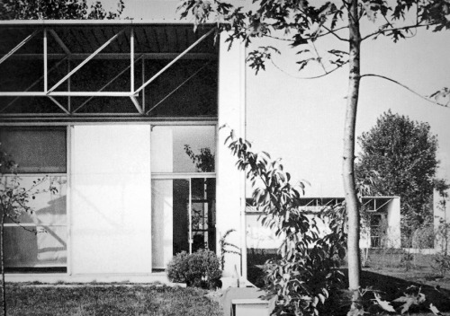 ofhouses:  304.                               Renzo Piano & Richard Rogers /// Four Free-Plan Houses /// Cusago,    Italy /// 1970-1974  OfHouses presents “Pritzkers’ First Houses, part III”:Renzo Piano (Pritzker 1998) established the office