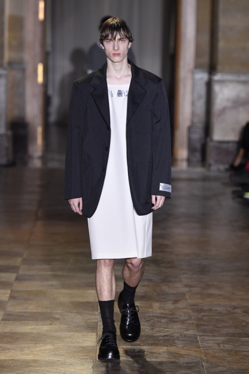 fashionablymaleofficial: (via Raf Simons Men’s RTW Spring 2022 Paris)