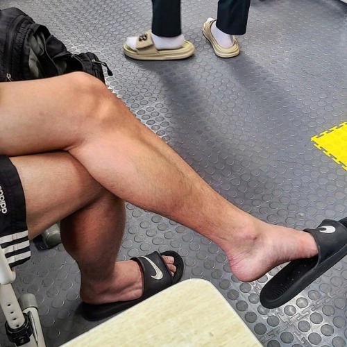 #malenike #malefeet #malefeetfetish  www.instagram.com/p/CRtjAETH0xm/?utm_medium=tumblr