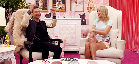 taylorswifh:Taylor Swift Tells Ryan Seacrest What Her Favorite Summer Treat Is!