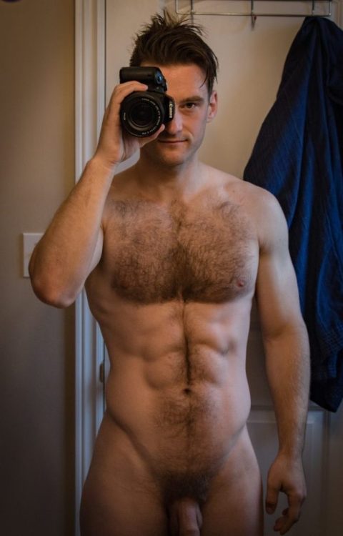 alanh-me:    63k+ follow all things gay, naturist and “eye catching”  