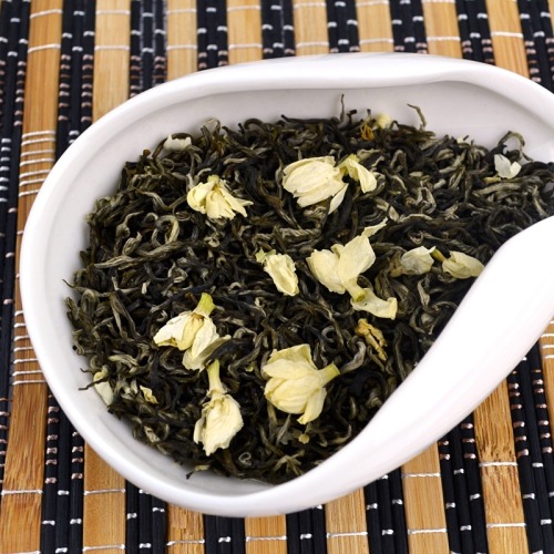 teatechaycha: 碧潭飄雪茶 Bitan Piaoxue Tea Bitan Piaoxue Tea (碧潭飄雪茶 bìtán piāoxuĕ chá) is a kind of scen