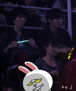 taestyminhoe:  Key bringing a SHINee lightstick