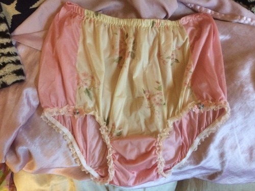 Peachie flowered panties The bests way to get my attention like my post You can say I&rsquo;m greedy