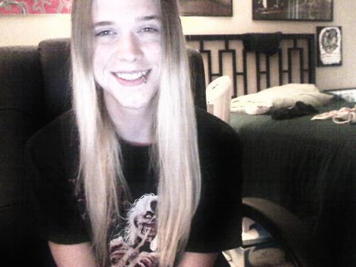 boys-with-long-hair:  boys-with-long-hair  My blog will make you smile♡ 