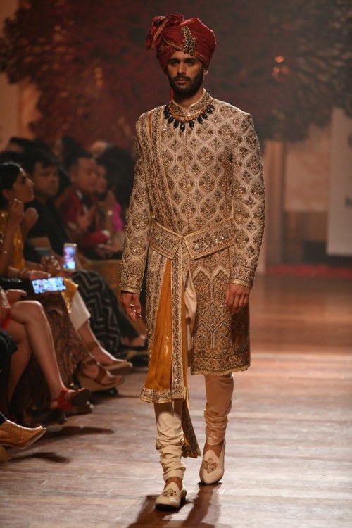 menandfashion:TARUN TAHILIANI2019 collectionINDIA COUTURE WEEK