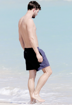 jdornandaily: Jamie Dornan in Miami (Jan. 23)