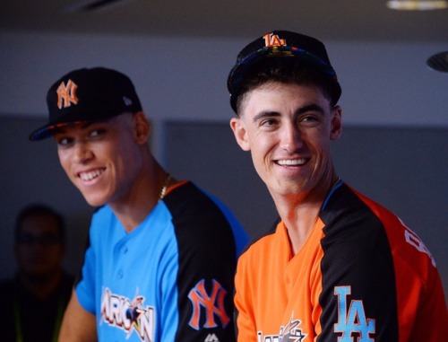 pxnstripes:  judgingbelli:  baseballbabes:  That one press conference  Everyone was so awkward lol  Charlie, Justin and Mike were the funny ones throughout the whole thing. Giancarlo and Aaron were the popular ones. Miguel and Gary were the ones that