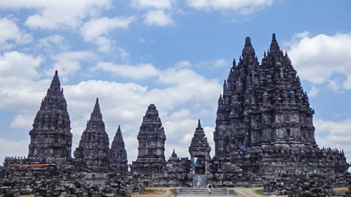 southeastasianists: Yogyakarta, Indonesia Borobudur is a 9th century Mahayana Buddhist temple that h