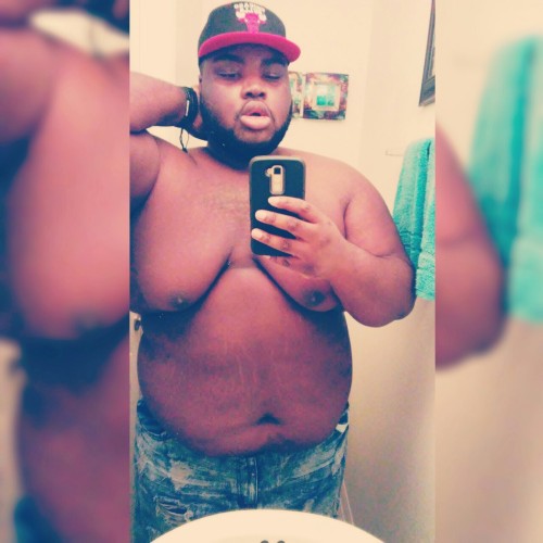 trey4ublur:  #Flexxxx time to impress come and climb in my bed Dont be shy do your thang it’s 