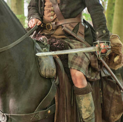 ladytp:  Current sexuality: Jamie Fraser’s knees