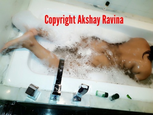 akshayravina: Who want to bath with me…
