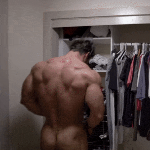 drwannabebigger:  mintyhole: Calum Von Moger  wicked back thickness  jfpb