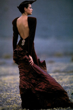 the-original-supermodels:Vogue Italia (1986)Famke Janssen by Hans Feurer