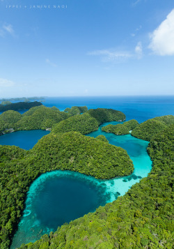 libutron:  Rock island blue hole from above, Micronesia | ©Ippei &amp; Janine Naoi 