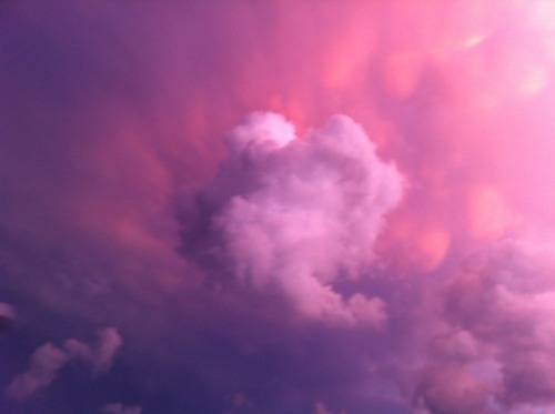 animeteen: THE SKY WAS LIKE 25 DIFFERENT KINDS OF CRAZY IN THE PAST HALF HOUR