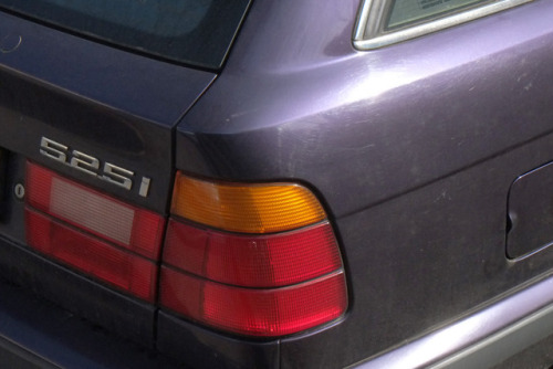 1991 BMW 525i (E34).Sinister Sunday, part XXXIX: Purple Pain. Subtle as they are, E34 station wagon