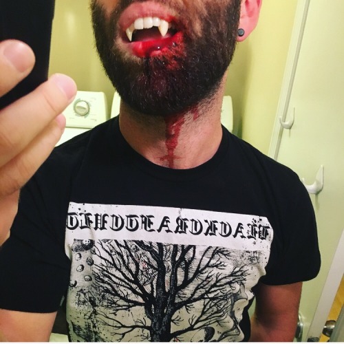 bobbyverse: bobbyverse:  People tell me I don’t smile enough in photos  Happy October   