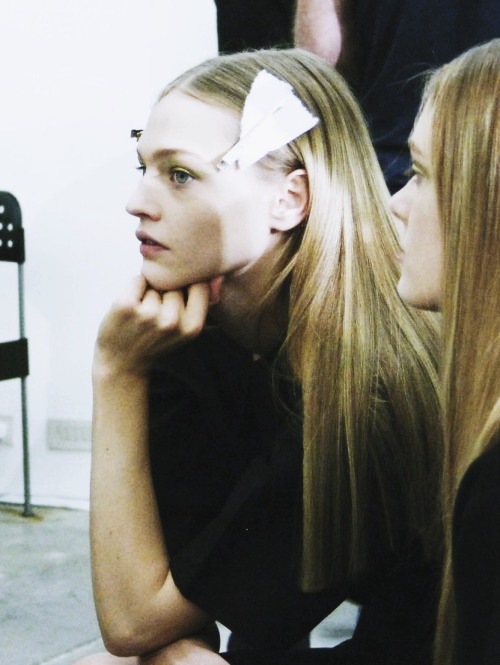 rrrusskaya:  Sasha Pivovarova at Prada Spring - Summer 2007 backstage. 