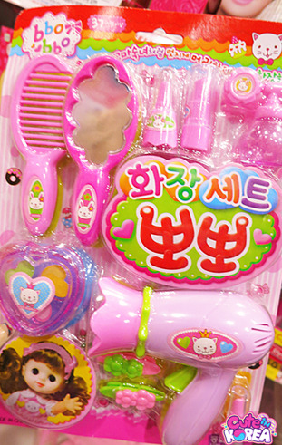 My post about visiting Toys R Us in Korea is up on the blog today~ 100 more photos of all the cutene