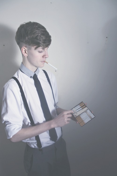urpoo:  altuss:  Love my little cigarette tin by Laura  Be mine