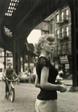 2000-lightyearsfromhome: New York, 1949 ©