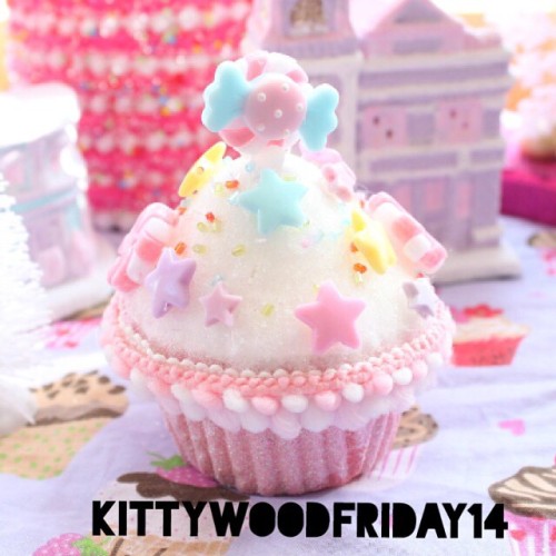 kittywood: These kawaii cupcakes are back in stock! Receive 35% off your purchase with the coupon KI