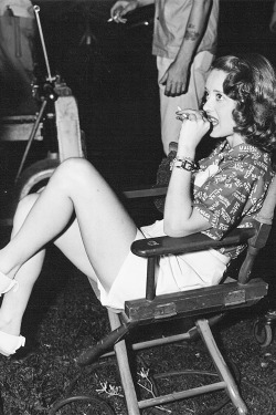 barbarastanwyck:  Bette Davis on the set