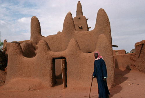 Nordafricain:  Mali. Wahabiya Sect Mosque In Bankass. 1996.© A. Abbas/Magnum Photos