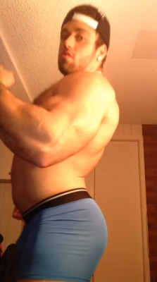 leplastiquedick:  fuckyeahbeefymen:  Dave Amaral   his butthole 