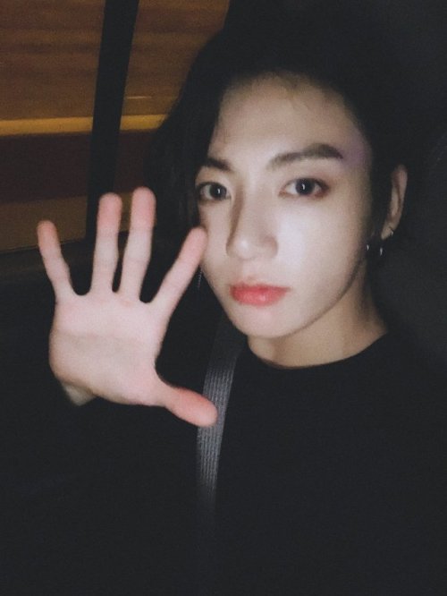 191012 Jungkook’s Tweet오늘 재밌었습니다!이것도 같이 해줬는데&hellip;ㅠ pic.twitter.com/VPFB6at8VHToday was fun!I did 