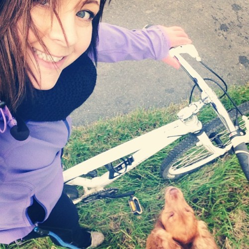 caseyallumportraitartist:  That’s just how we roll #extremewoofer #bike #dog #extremedogwalking