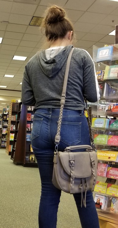 candid thick ass in jeans