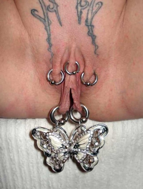 http://women-with-huge-labia-rings.tumblr.com/post/102877653103