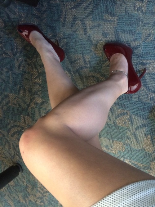 buntoes:  foot fetish much? ☺️ well then, you’ve cum to the right place ☔️👠👣